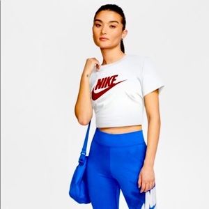Womens Nike essential tee